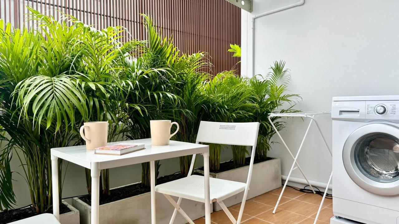 The Tangerine Guesthouse Bangkok Exterior foto
